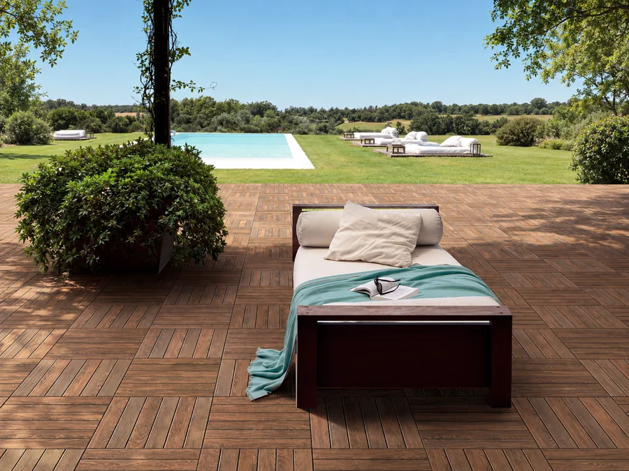 Deck Cherry in a room