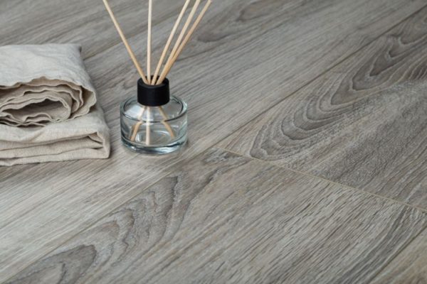 Wood laminate flooring